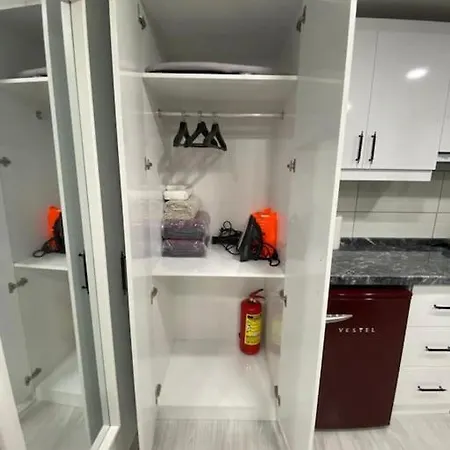 Renovated 2br Near Metro Apartment *