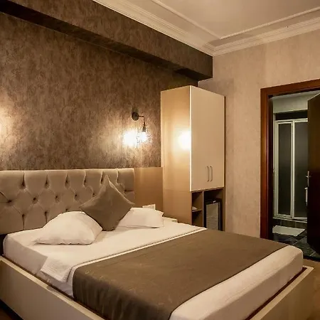 Pera Capitol 3*