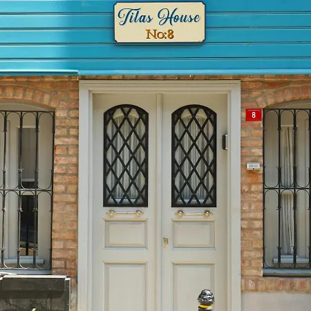 Tilas - In 19th Century Wooden Townhouse,kadikoy *