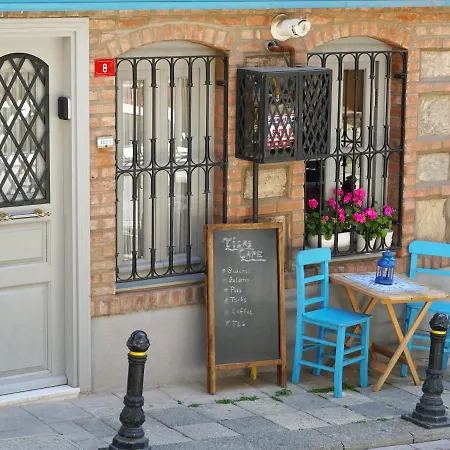 Hotel Tilas - In 19th Century Wooden Townhouse,kadikoy