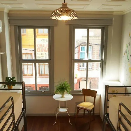 Tilas - In 19th Century Wooden Townhouse,kadikoy Hotel
