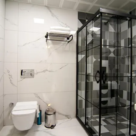 Paris Garden Bed & Breakfast 3*