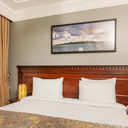 The Magnaura Palace Hotel