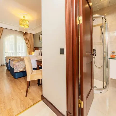 The Magnaura Palace Hotel 4*