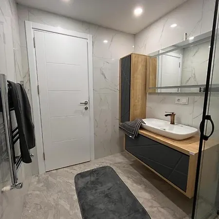 Apartment Muhtesem Konumda Somineli Lux Daire