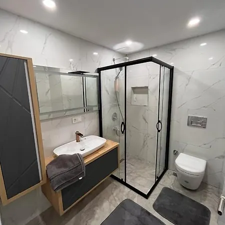 Muhtesem Konumda Somineli Lux Daire Apartment