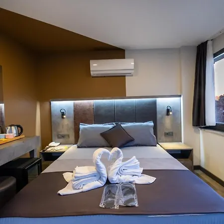 Hotel The Queen 2*