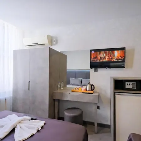 The Queen Hotel