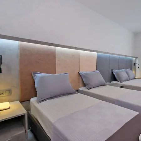 The Queen Hotel 2*