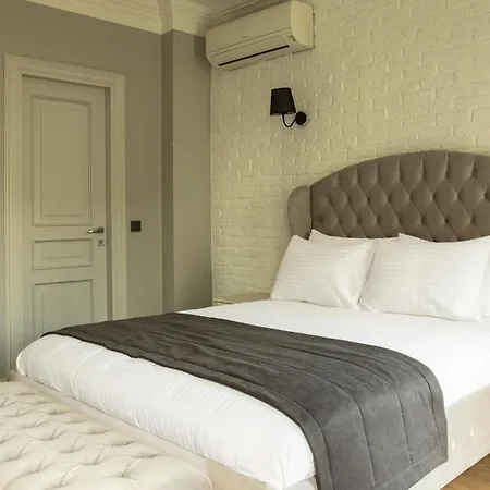 Louis Hotel