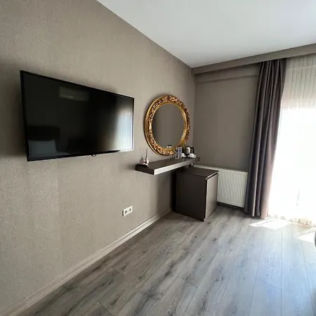 Flower Palace Hotel 2*