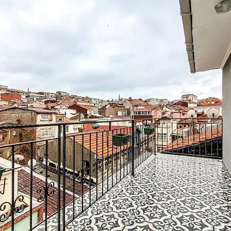 Flat With Terrace In Balat, Fatih Apartment