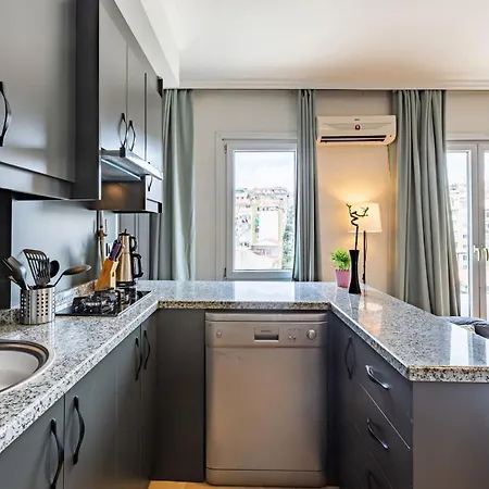 Central And Modern Flat With City View In Sisli * Istanbul