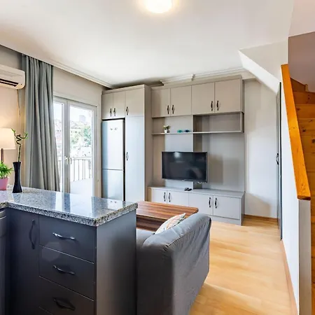 Central And Modern Flat With City View In Sisli Apartment