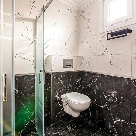 Flat With Terrace In Balat, Fatih Apartment *