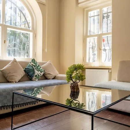 Designer Flat, 3br, 2ba *