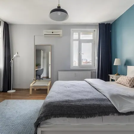 Apartment Modern Flat With Terrace On Bagdat Avenue
