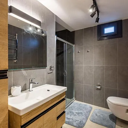 Flat With Lovely Terrace Near Osmanbey Metro Station In Ferikoy, Sisli Apartment Istanbul