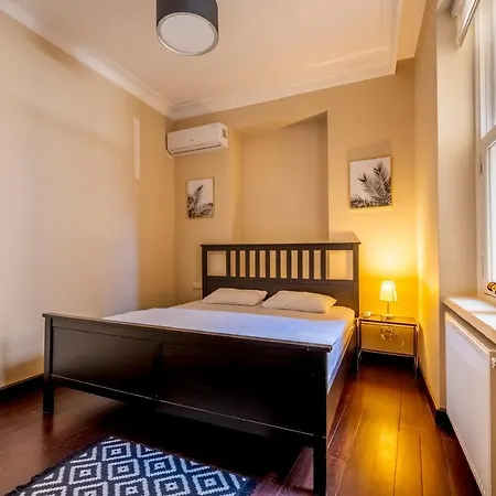 Apartment Designer Flat, 3br, 2ba *