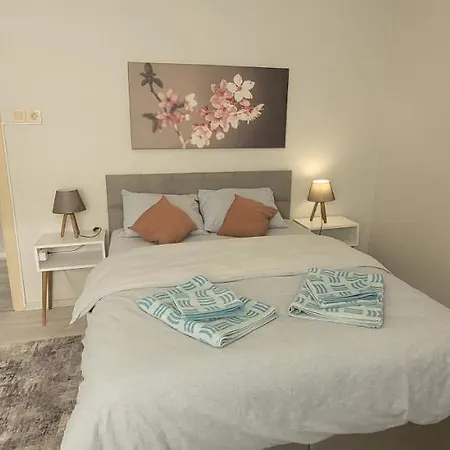 Family Apt For 7 People, 10 Min Walk To Taksim Square Istanbul