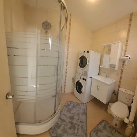Apartment Family Apt For 7 People, 10 Min Walk To Taksim Square Istanbul