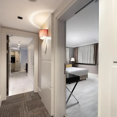 Mercure Bomonti 5*