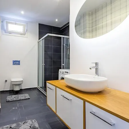 Spacious On Bagdat Street Kadikoy