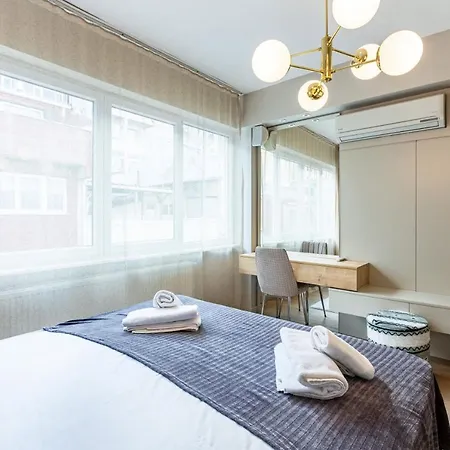 With Bosphorus View In Cihangir Apartment