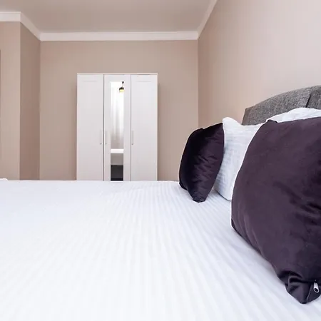 Superb Flat Close To Saw With Shared Pool In Tuzla *