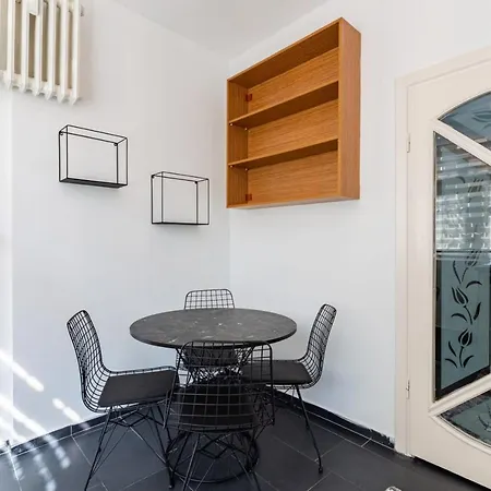 Spacious On Bagdat Street Kadikoy Apartment
