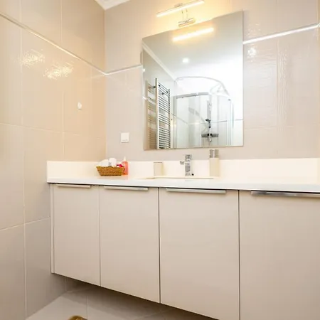 Superb Flat Close To Saw With Shared Pool In Tuzla Apartment