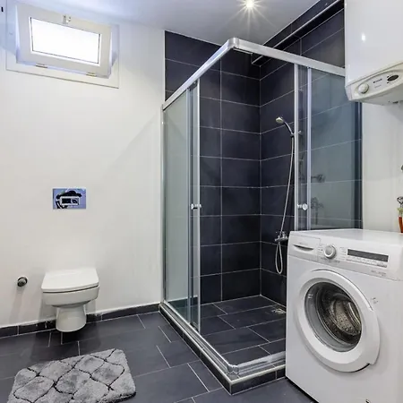 Spacious On Bagdat Street Kadikoy Apartment