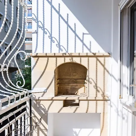 Spacious On Bagdat Street Kadikoy Apartment