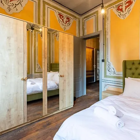 Historical Flat With Hammam Near Taksim Apartment *