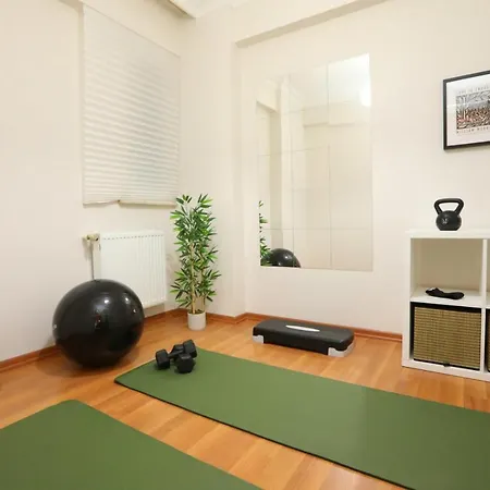 Spacious And Flat In Sisli شقة *