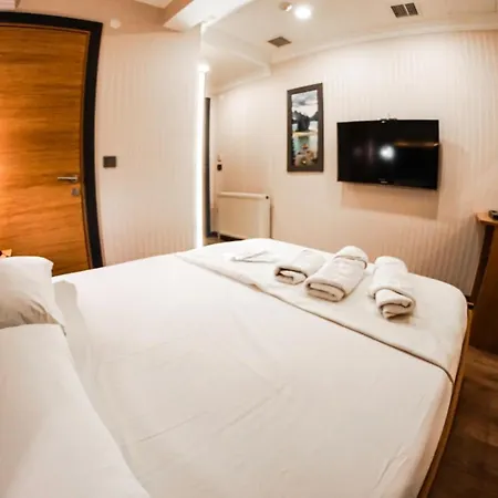 Hotel Orange &