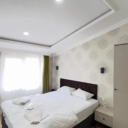 The Lola Hotel