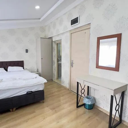 Hotel The Lola