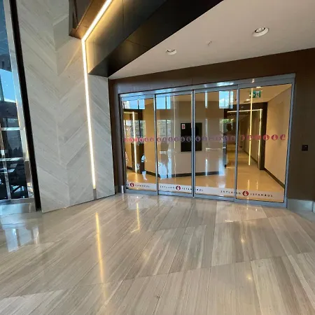 Skyland Apartment *