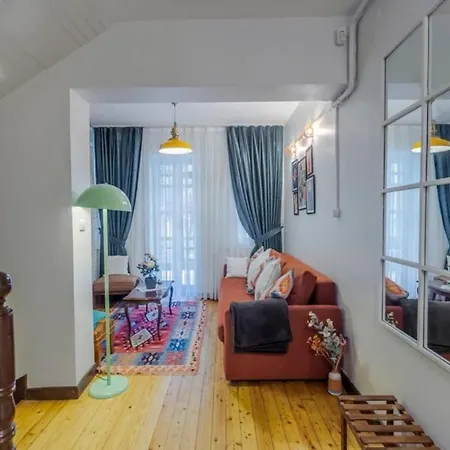 4-story Gem In Cihangir - 5 Bedroom & Cute Rooftop *