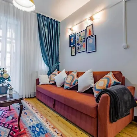 Apartament 4-story Gem In Cihangir - 5 Bedroom & Cute Rooftop Stambuł