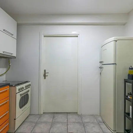 4-story Gem In Cihangir - 5 Bedroom & Cute Rooftop Apartament Stambuł