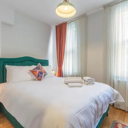 4-story Gem In Cihangir - 5 Bedroom & Cute Rooftop Apartment *