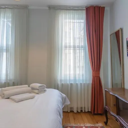 4-story Gem In Cihangir - 5 Bedroom & Cute Rooftop Apartment Istanbul
