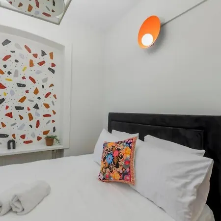 4-story Gem In Cihangir - 5 Bedroom & Cute Rooftop Apartament