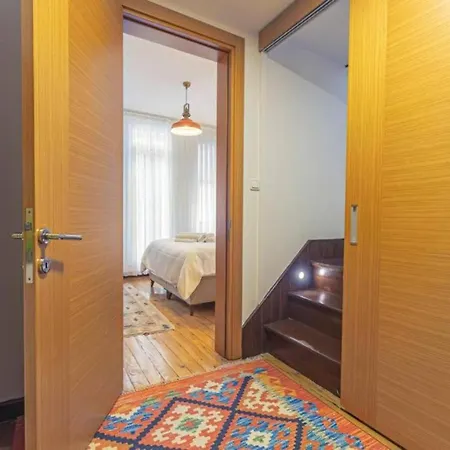 4-story Gem In Cihangir - 5 Bedroom & Cute Rooftop * Istanbul