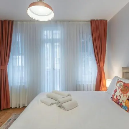 Apartment 4-story Gem In Cihangir - 5 Bedroom & Cute Rooftop