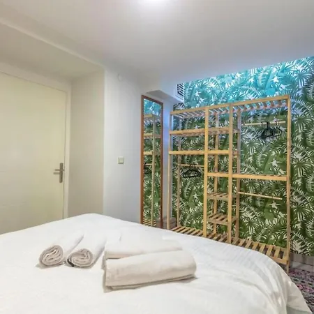 4-story Gem In Cihangir - 5 Bedroom & Cute Rooftop *