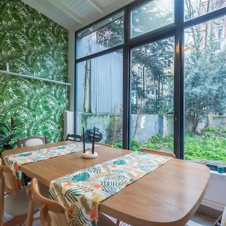 Apartment 4-story Gem In Cihangir - 5 Bedroom & Cute Rooftop *