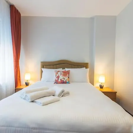 4-story Gem In Cihangir - 5 Bedroom & Cute Rooftop *
